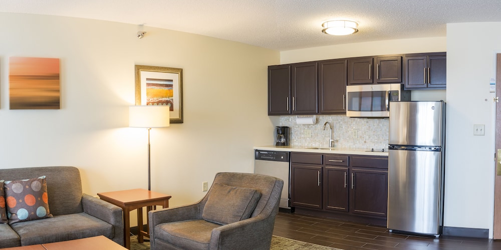 Suite, 1 Bedroom, Kitchen (1 Queen, Living, Dining) - Photo 6