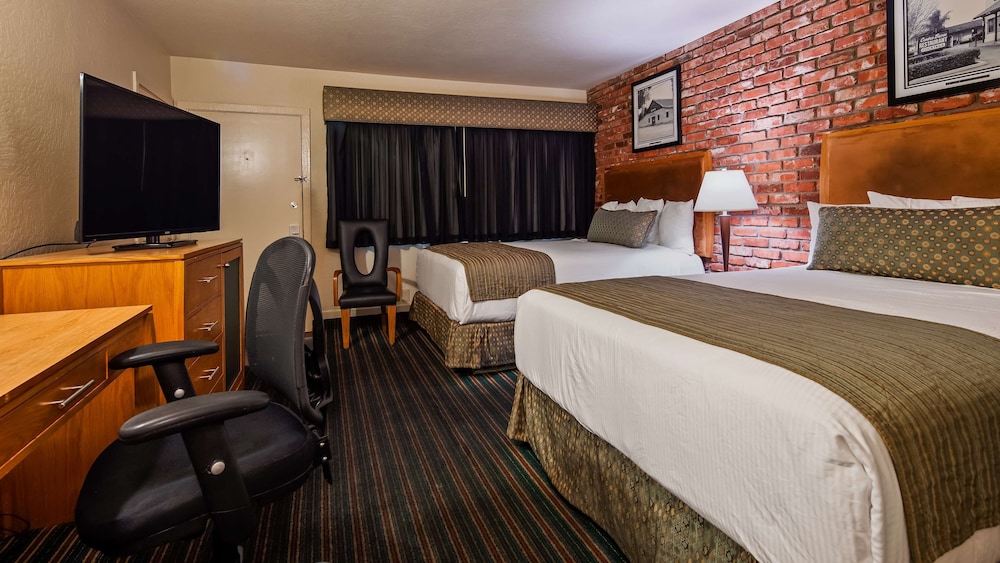 Standard Room, 2 Queen Beds, Non Smoking, Balcony photo 1