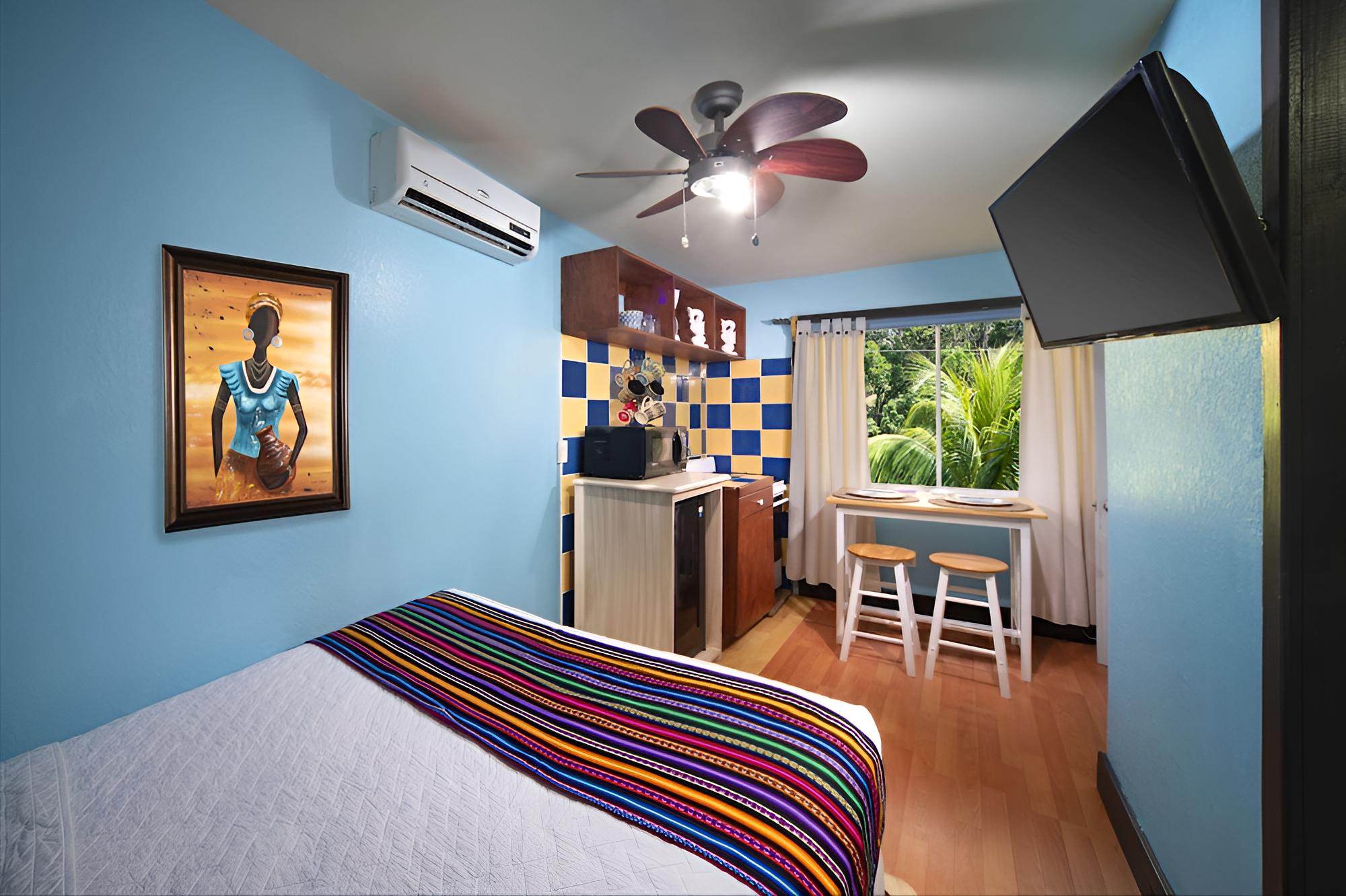 Economy Studio, 2 Twin Beds, Kitchen, Park View photo 3