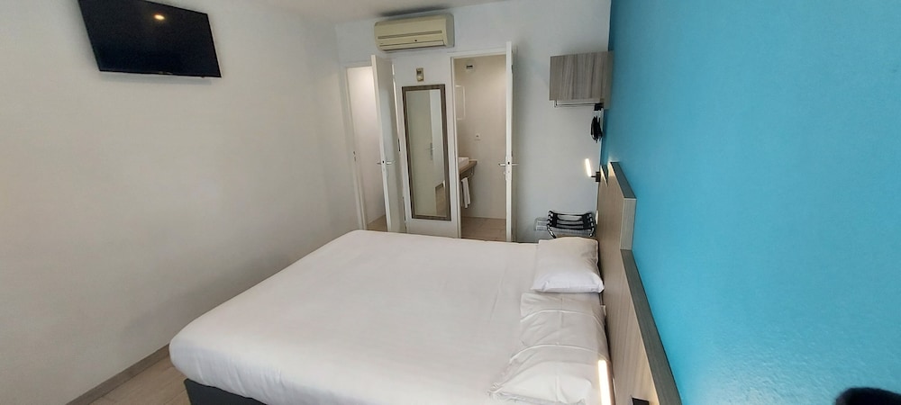 Standard Double Room - Photo 4