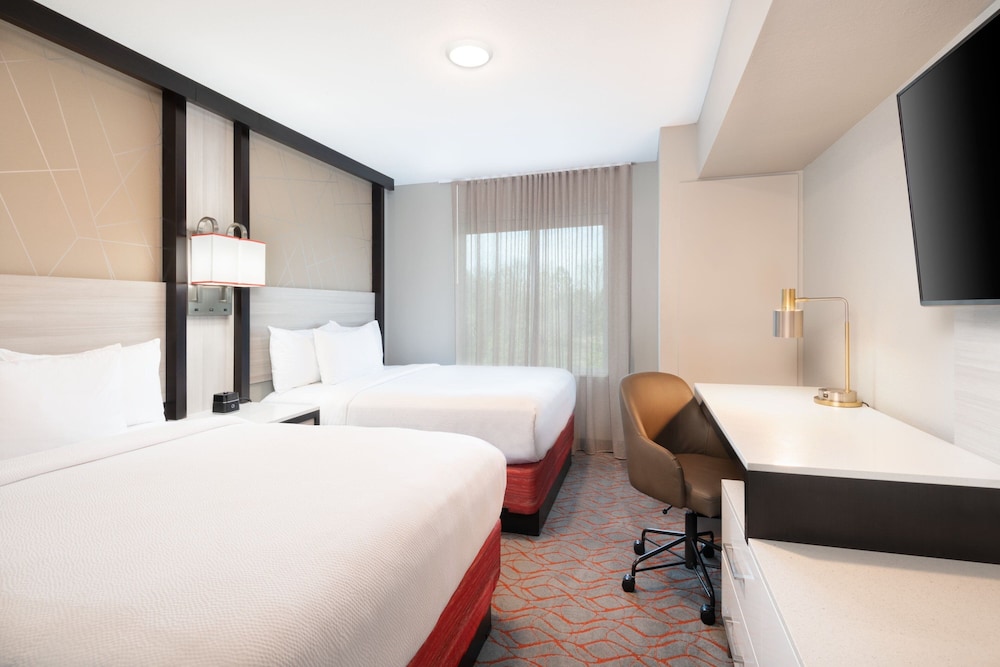 Suite, 2 Queen Beds, Corner (Hearing Accessible) - Photo 1