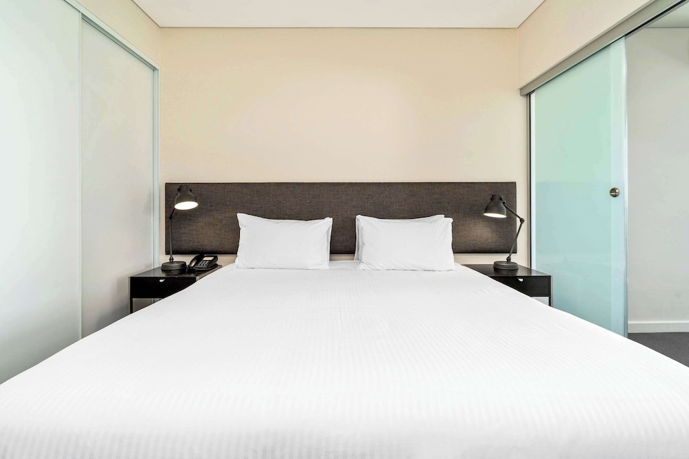 Suite, 1 Queen Bed, Non Smoking - Photo 5