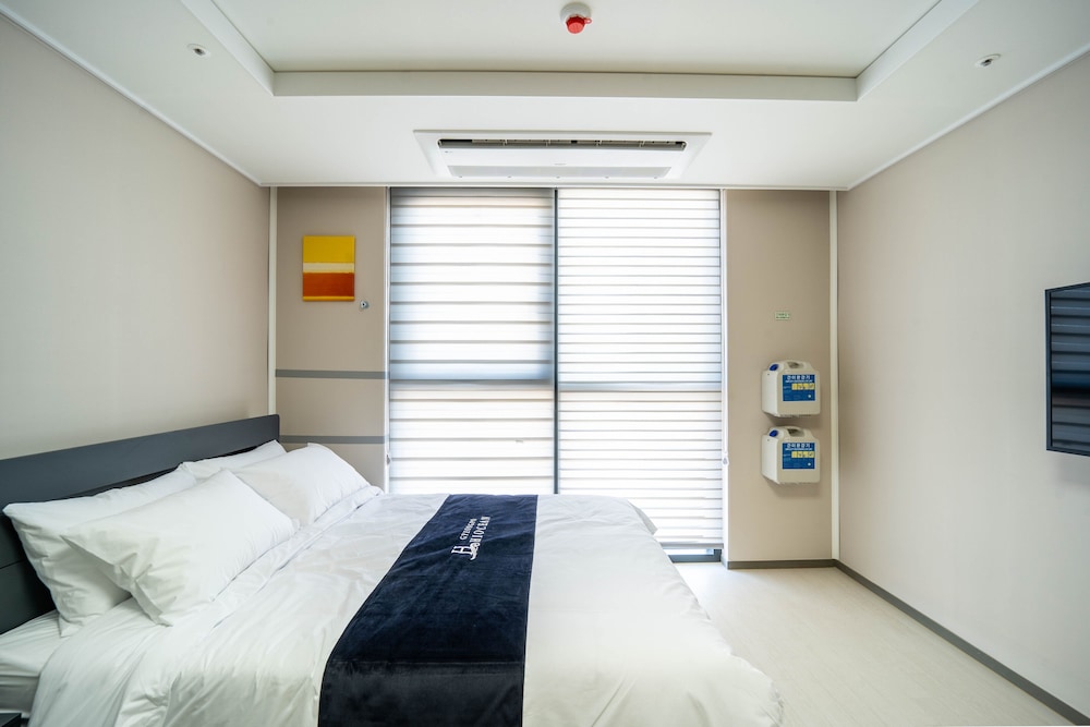 Superior Double Room (No View) - Photo 2