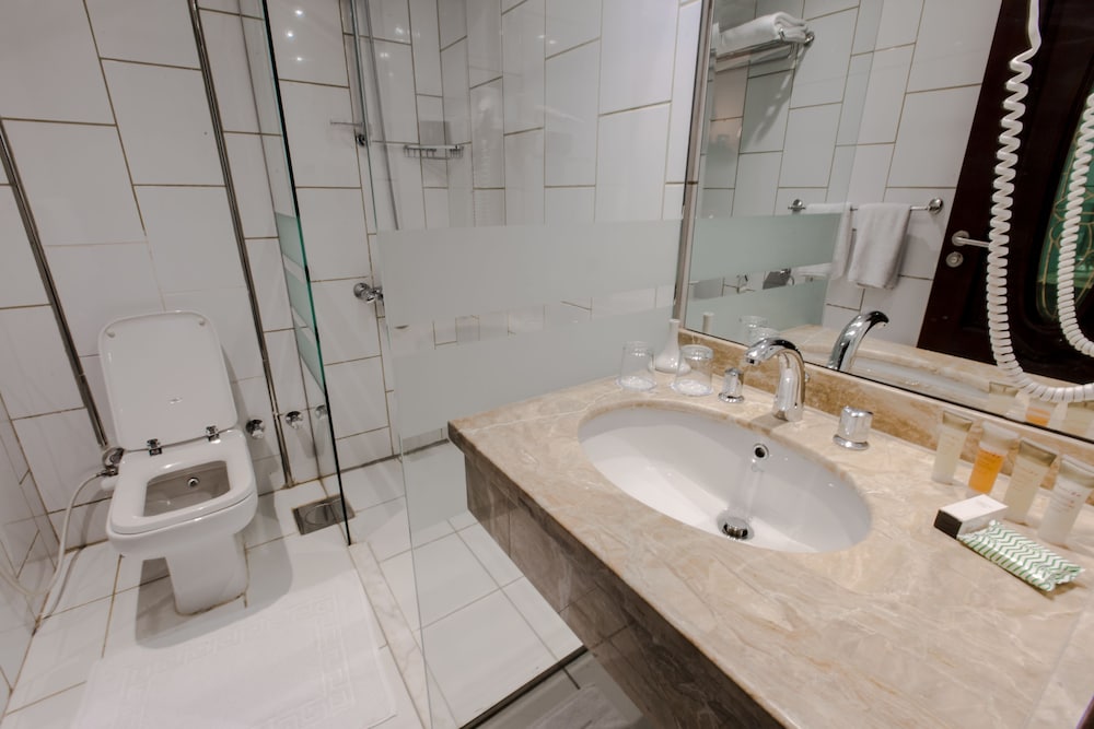 Suite, 2 Bedrooms - Photo 23