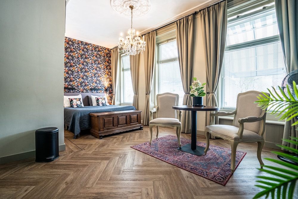 Deluxe Studio Suite