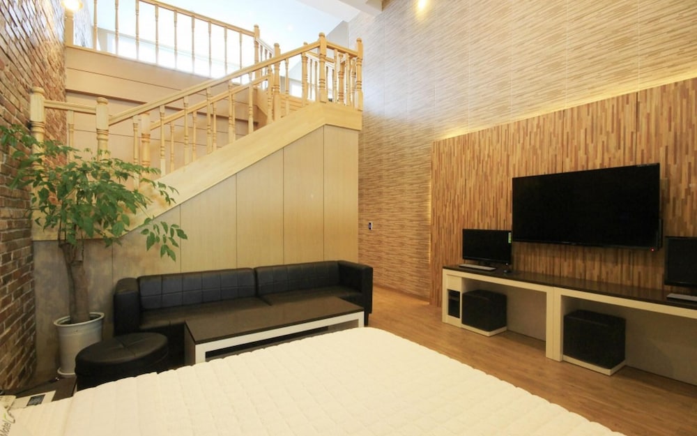 Room (Duplex Twin) - Photo 2