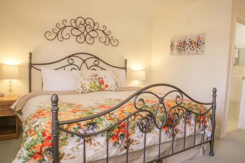 Standard Room, 1 King Bed photo 2