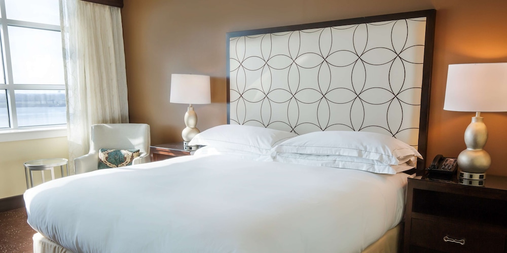1 King Bed, Accessible, River View - Photo 1