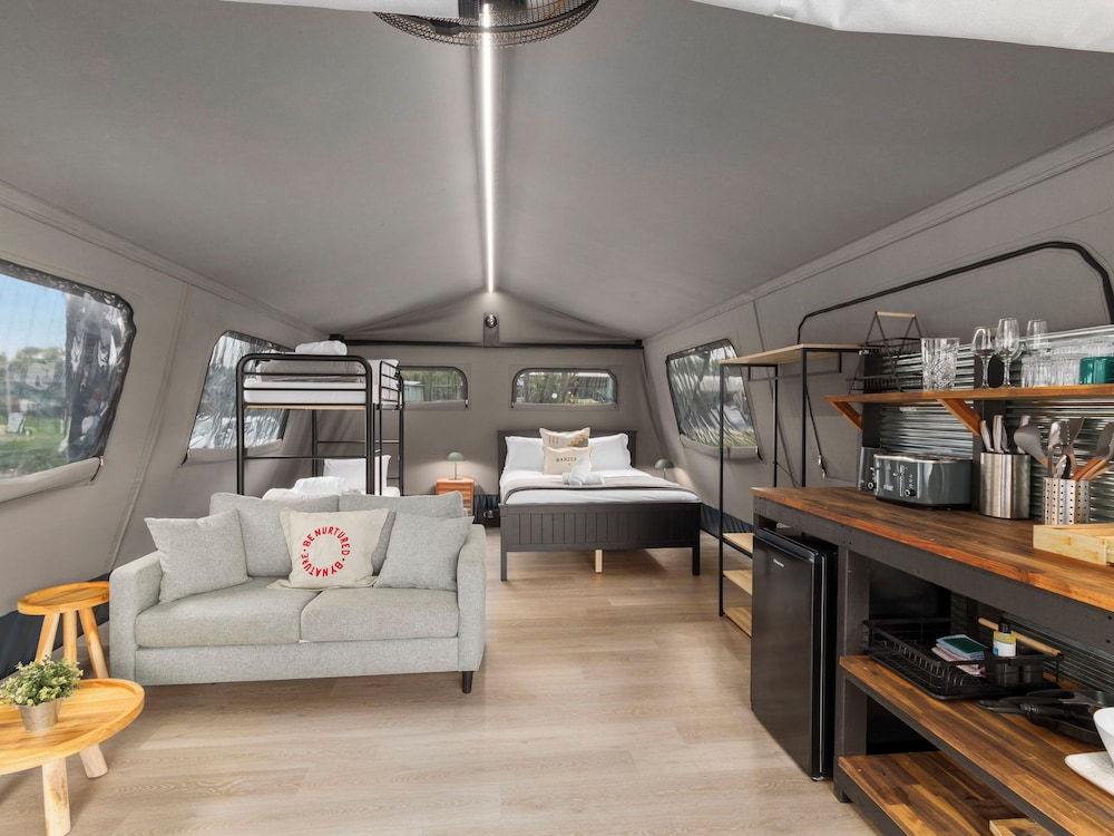 Deluxe Creekfront Safari Tent  No Ensuite photo 2