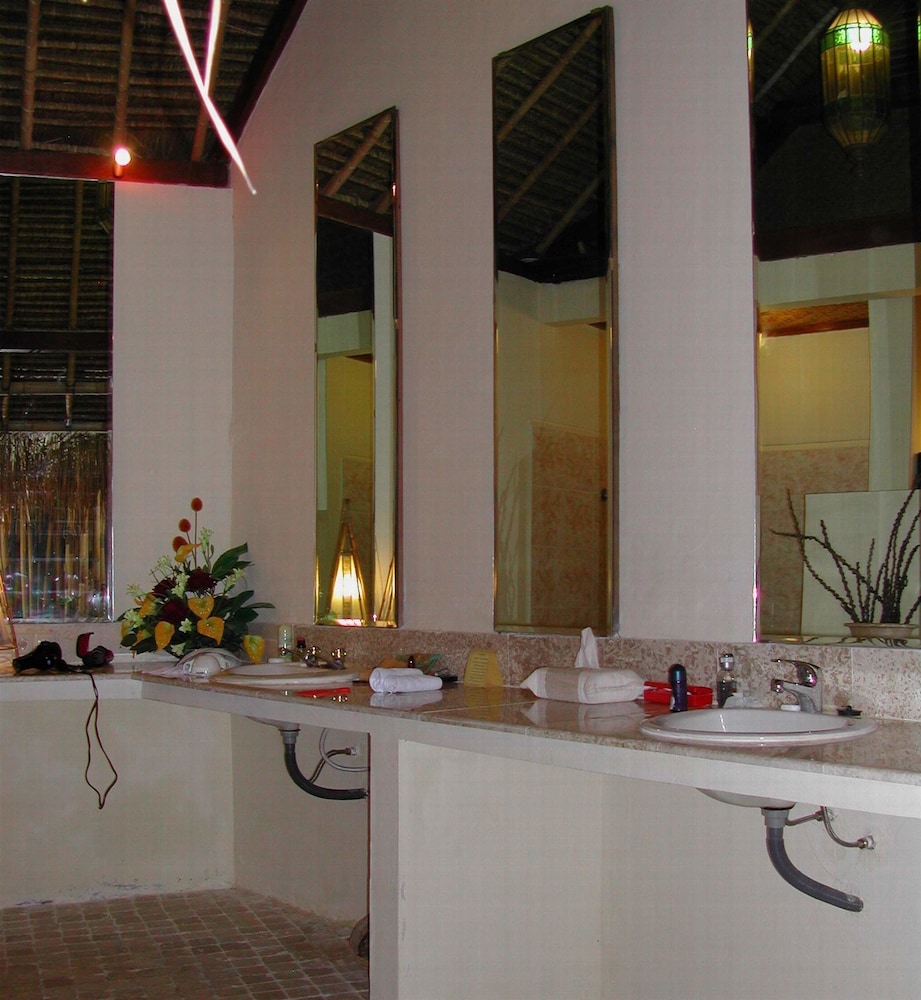 Superior Bungalow - Photo 15