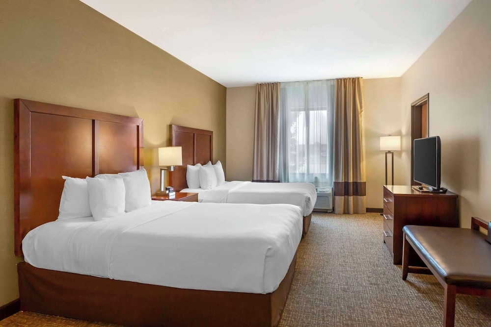 Room, 2 Queen Beds, Non Smoking (Pet Friendly) - Photo 3