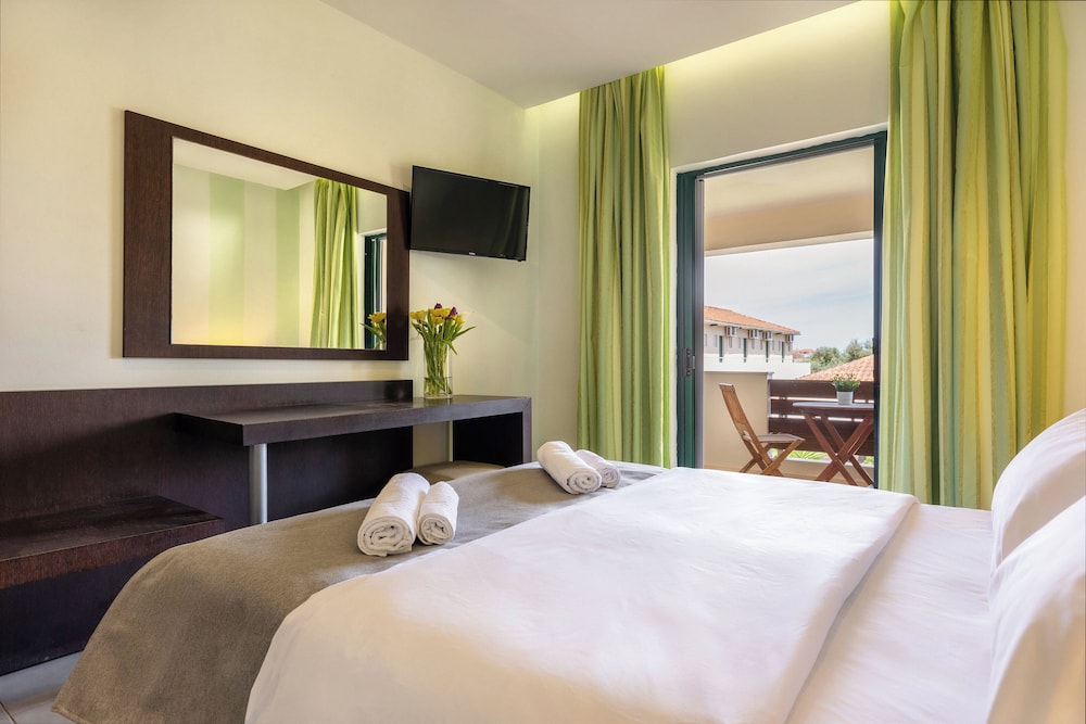 Standard Room with Garden View - Photo 5