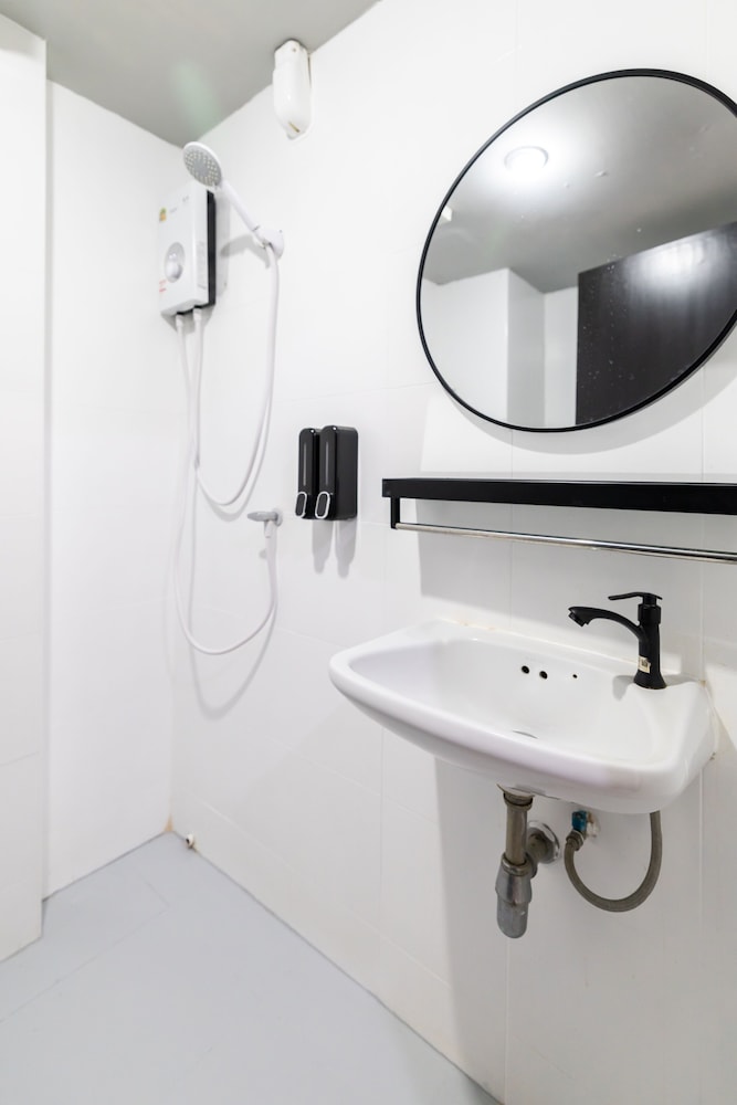 Standard Twin Room - Photo 5