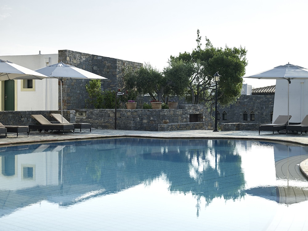 Pool-Front Bungalow - Photo 4