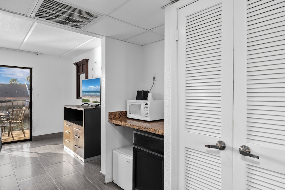 Suite, Multiple Beds, Non Smoking photo 2