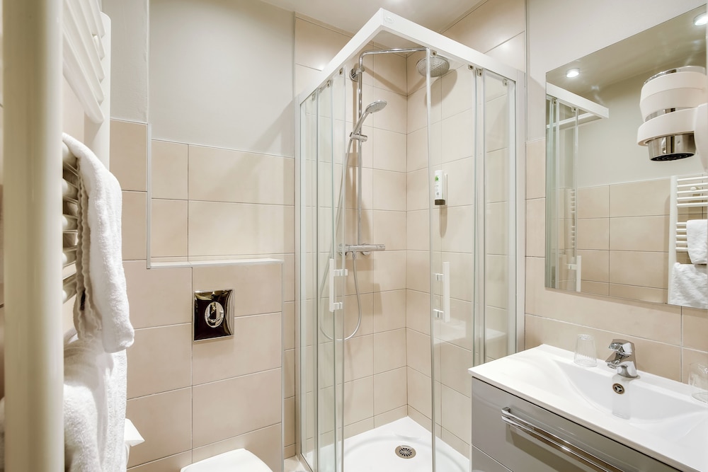 Premium Double Room - Photo 15