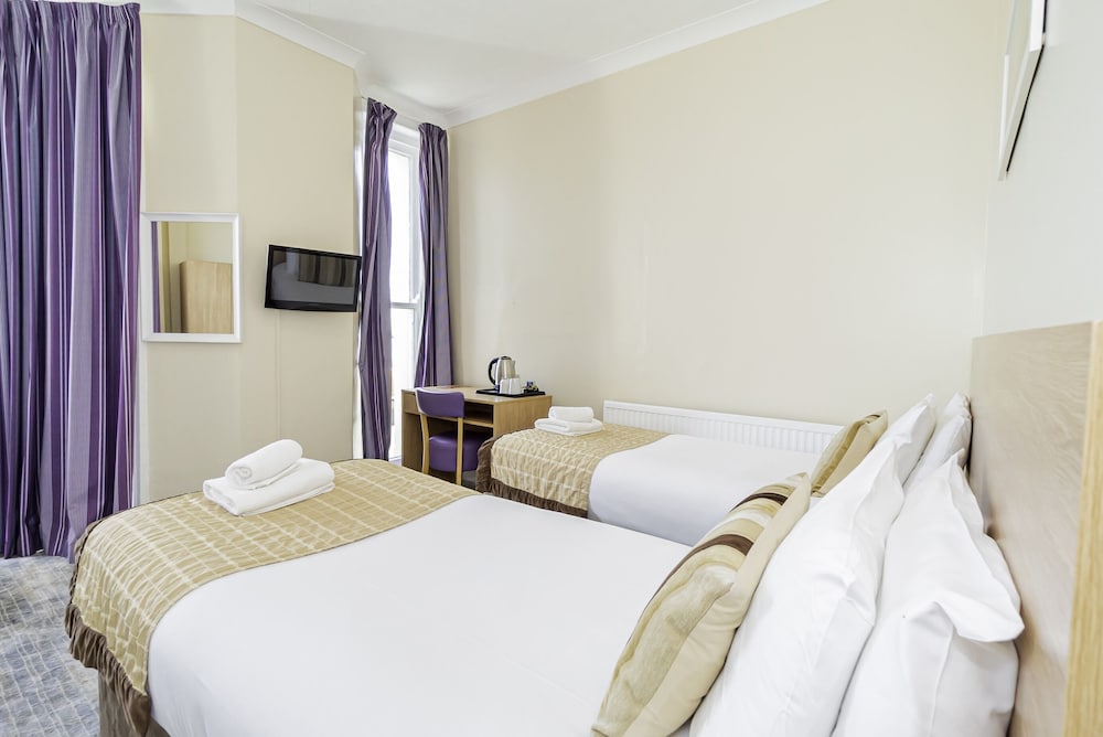 Classic Twin Room, Ensuite, Sea View photo 3