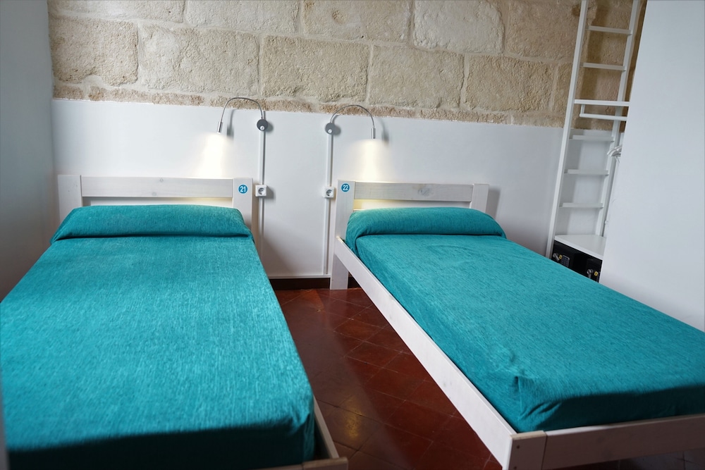 Shared Dormitory, Mixed Dorm, Shared Bathroom (1 bed in a 4-Bed Dormitory Room) photo 2