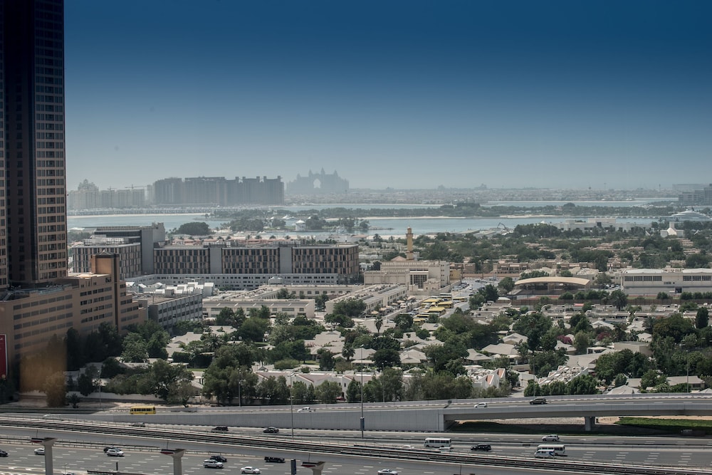 Executive Suite, 1 Bedroom, Club Lounge Access, City View thumbnail 5