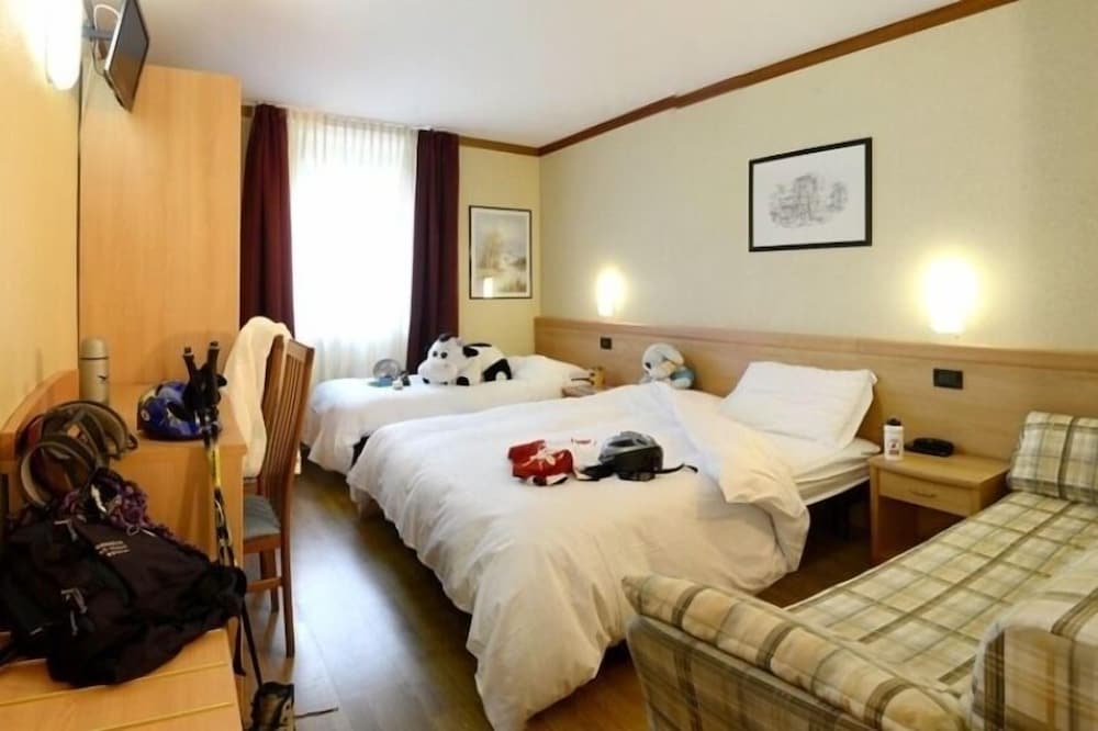 Standard Double or Twin Room (with baby crib) photo 2