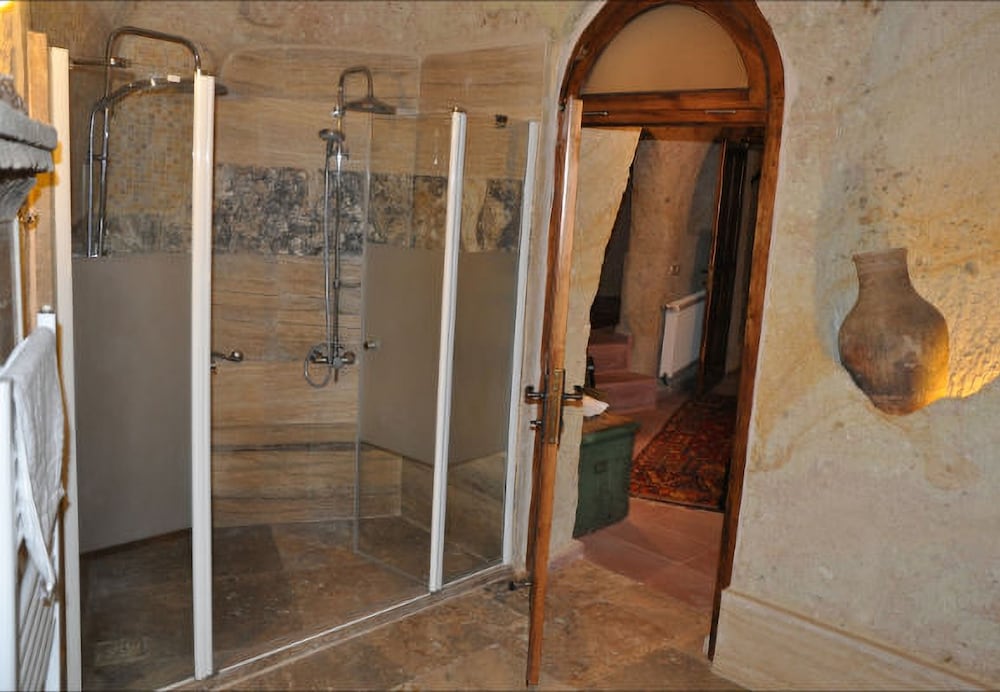 Deluxe Suite - Photo 2