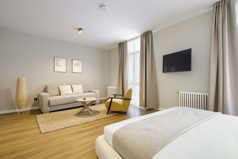 Standard Studio, 1 Queen Bed with Sofa bed