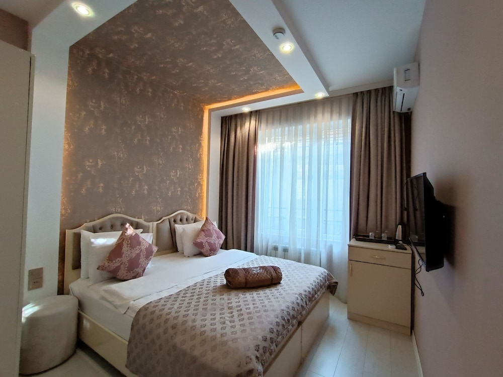 Standard Double or Twin Room - Photo 17