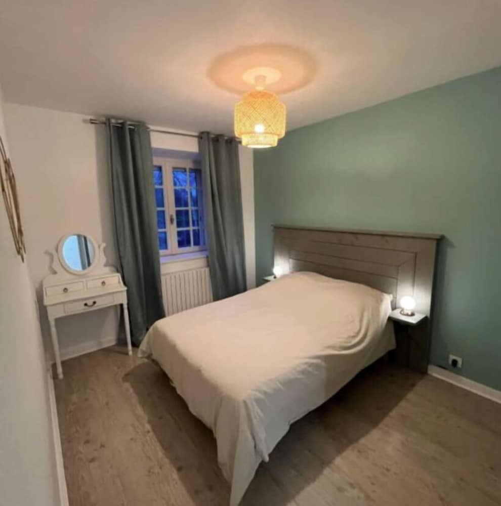 Room, Garden View