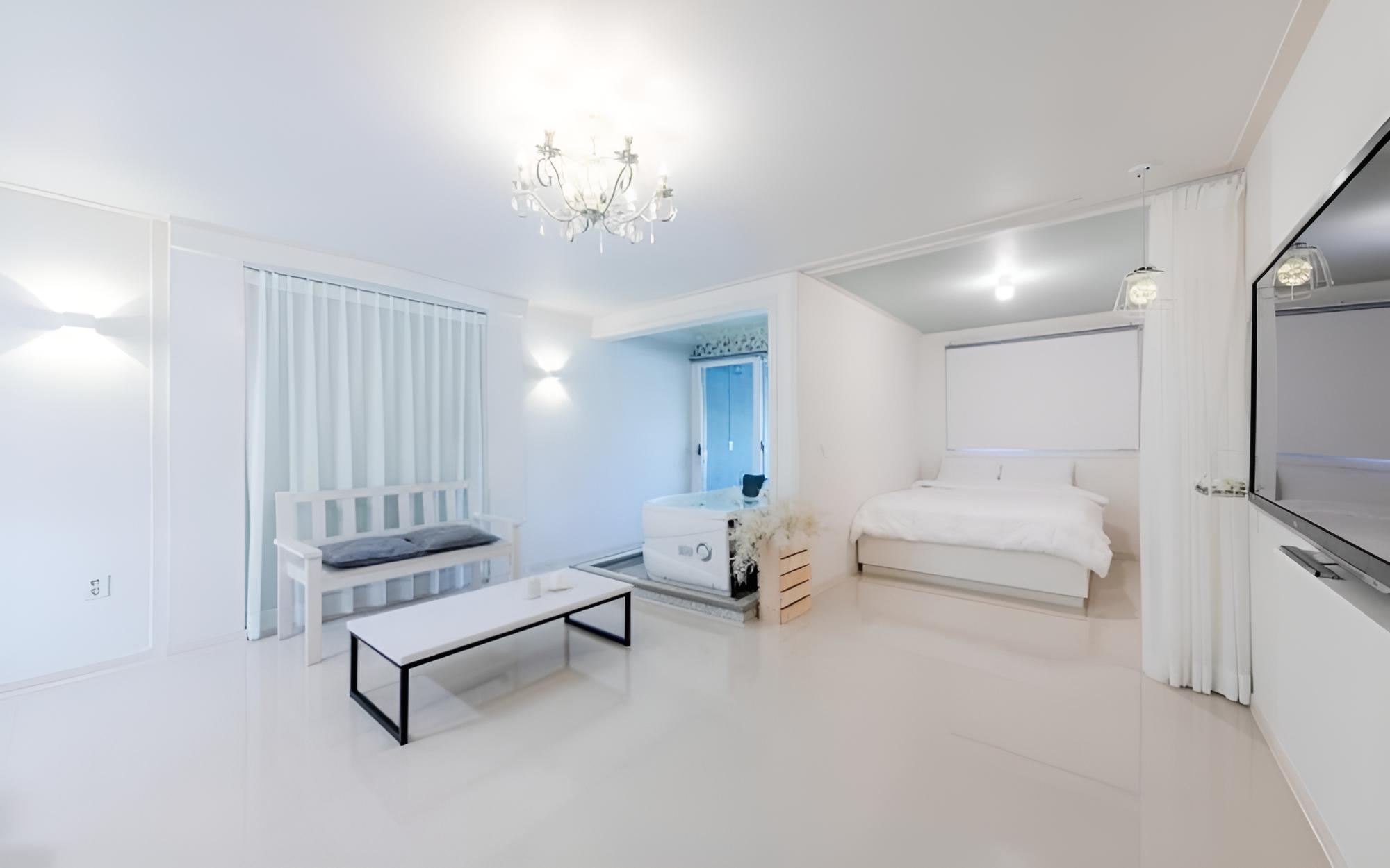 Room (GARDEN 5)