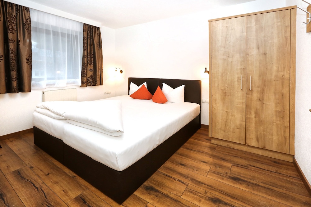 Chalet, Multiple Bedrooms photo 2