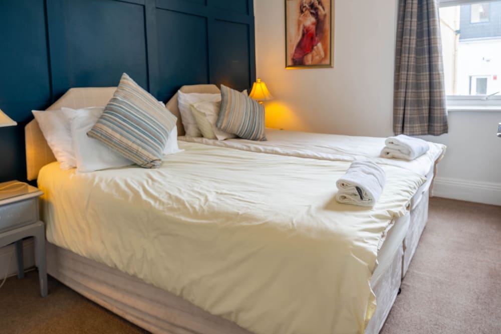 Double Room, Ensuite ((Superking) - Inland View) photo 2