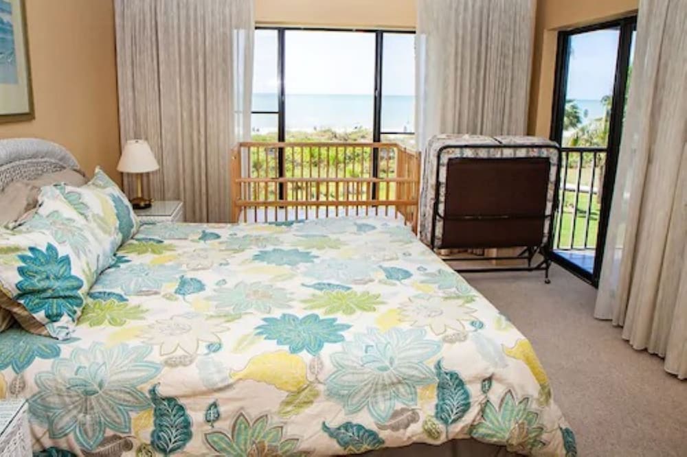 Condo, 2 Bedrooms, 2 Bathrooms, Gulf Front photo 2