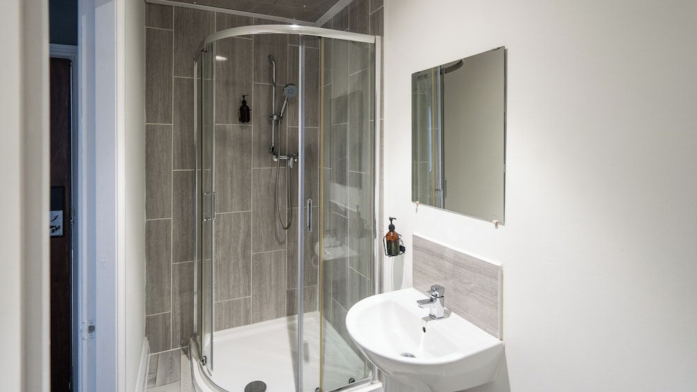 Economy Double Room, 1 Double Bed, Non Smoking, Ensuite photo 2