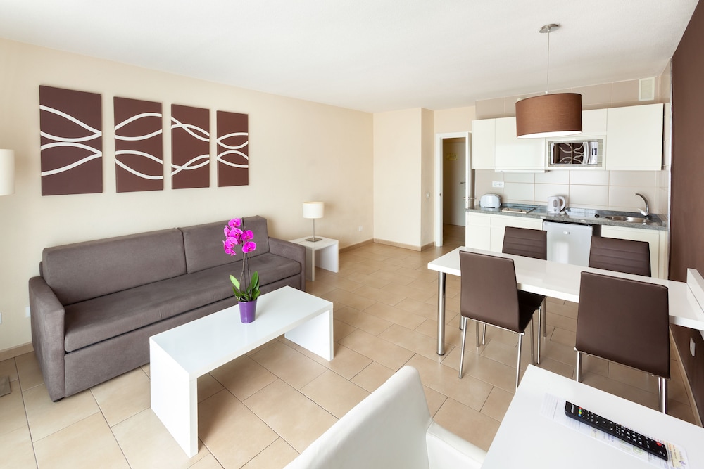 Apartment, 1 Bedroom - Photo 2