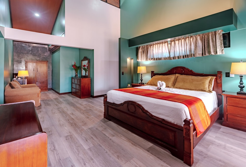 Suite, 1 King Bed photo 1