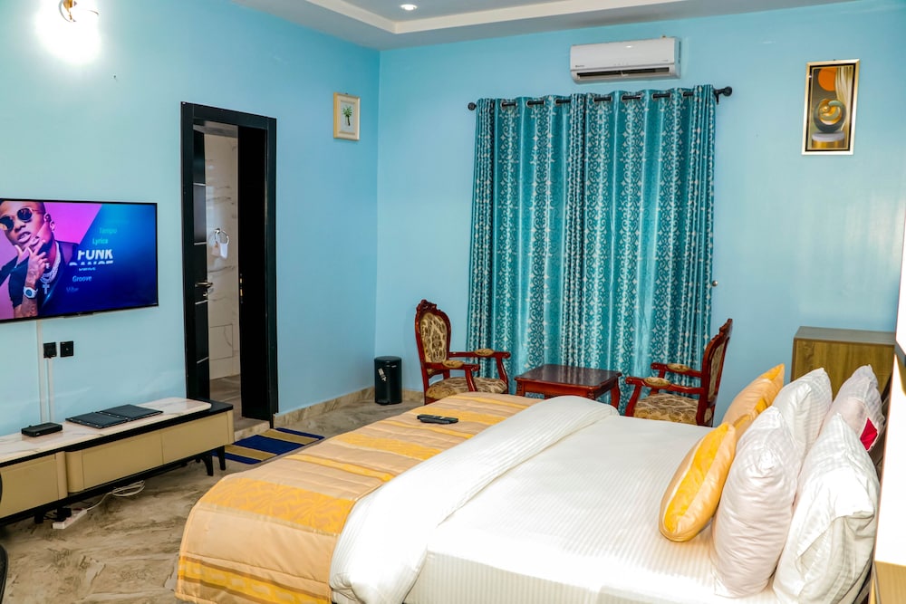 Luxury Room, 1 King Bed, Non Smoking photo 1