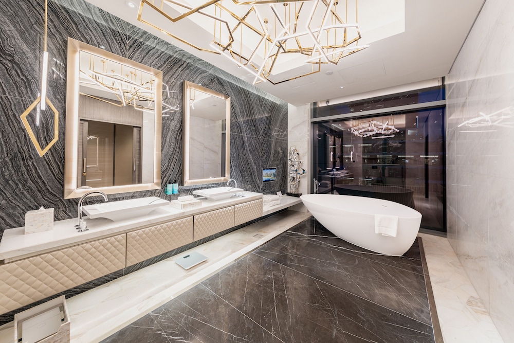 Encore Suite photo 3