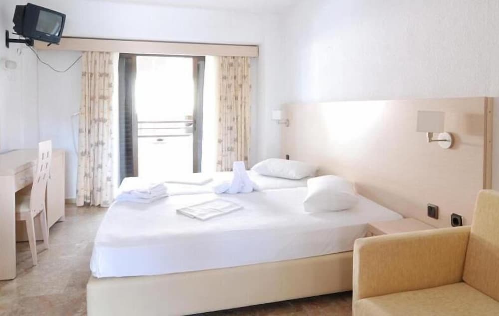 Double or Twin Room photo 3