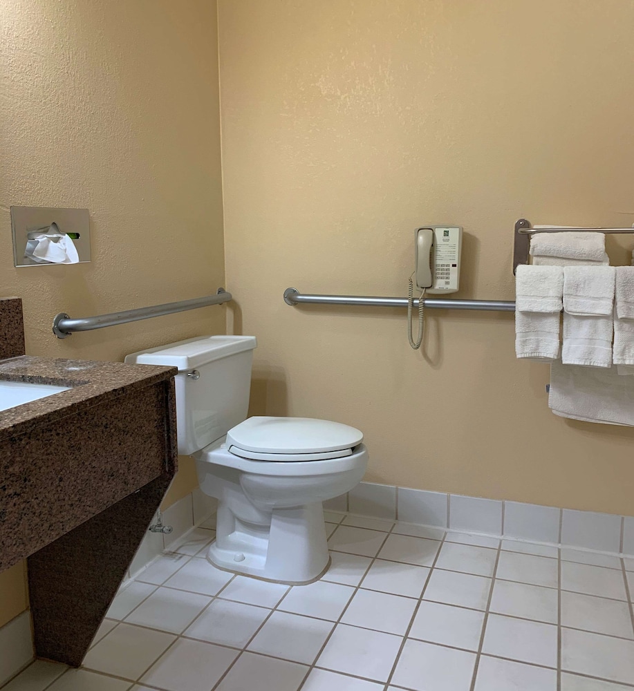 Room, 1 Queen Bed, Accessible, Non Smoking (Roll-In Shower) - Photo 4