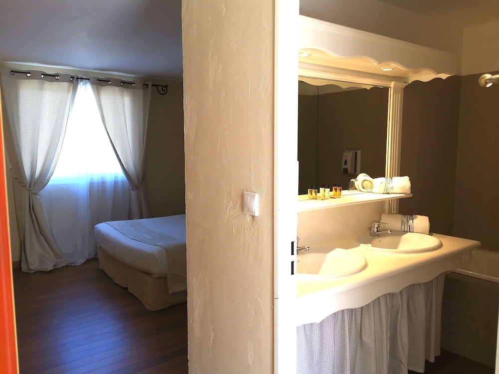Basic Double Room photo 2
