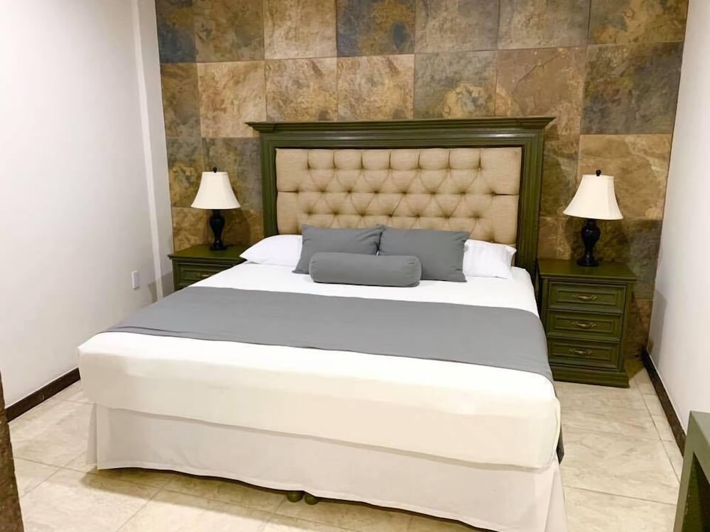 Standard Triple Room, 1 King Bed photo 1