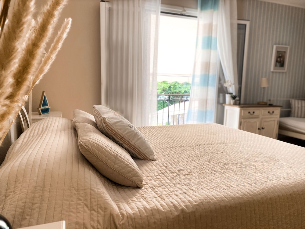 Grand Studio, 1 Double Bed with Sofa bed, Non Smoking, Balcony (Triple) photo 1