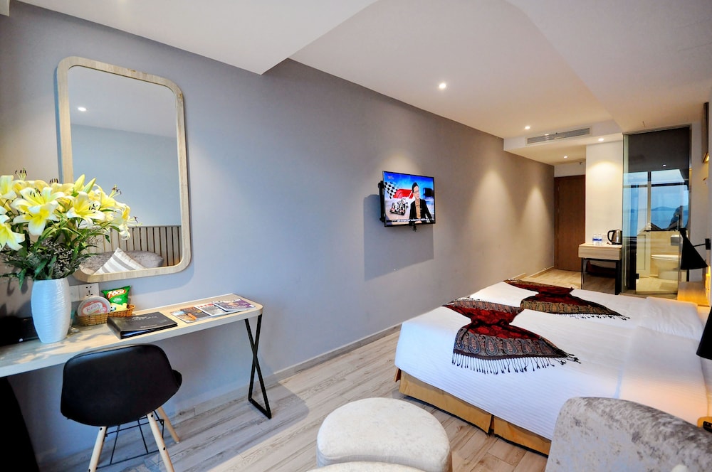 Deluxe Room, Sea View - Photo 16