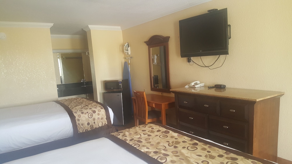 Room, 2 Queen Beds, Non Smoking - Photo 2
