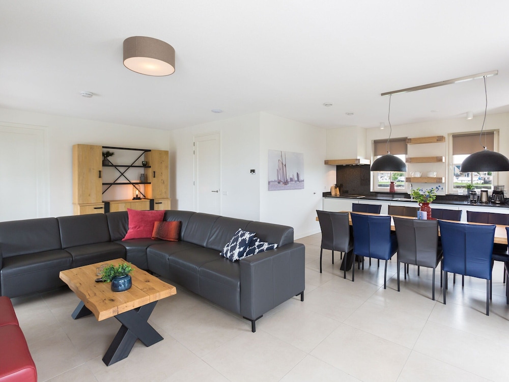 Villa photo 3