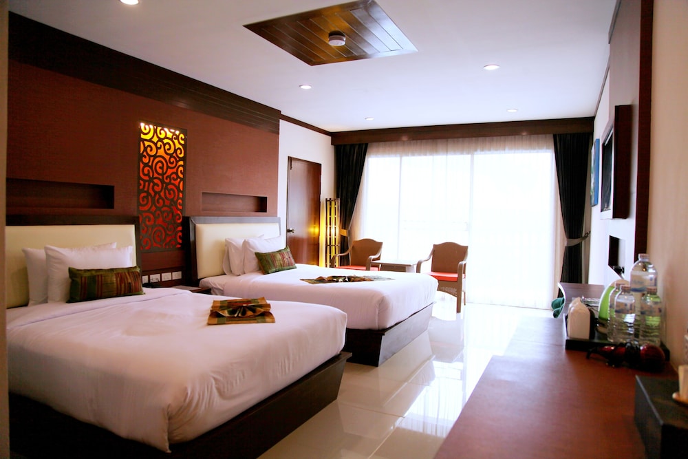 Family Suite, Pool View photo 1