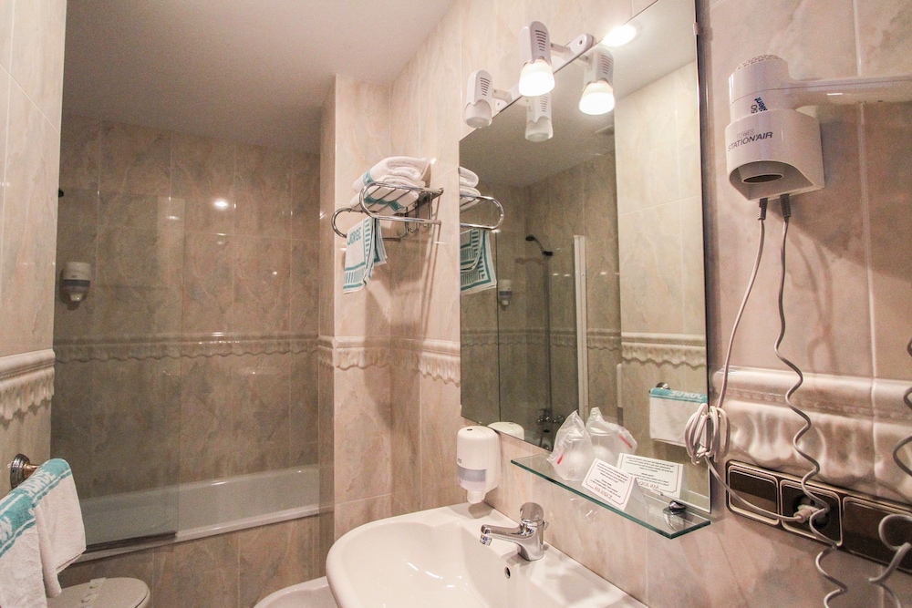 Standard Triple Room photo 3