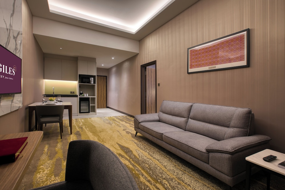 Premier Room, 1 King Bed photo 3