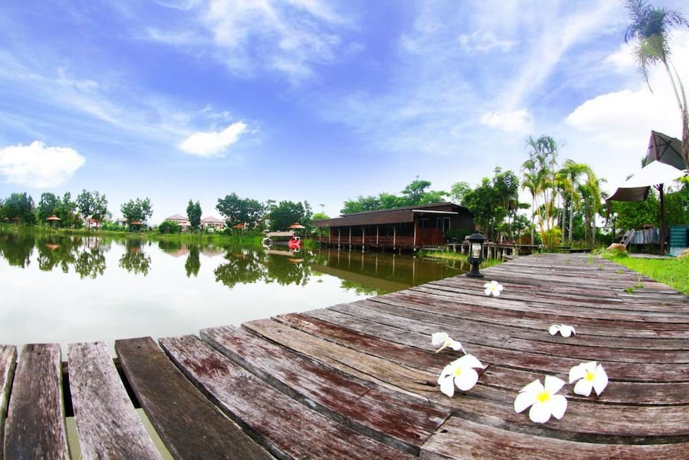 Twin Room with Lake View photo 2