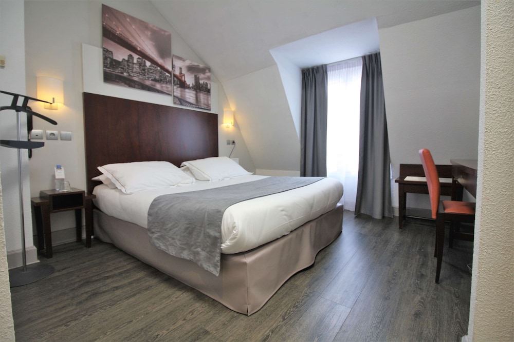 Comfort Room, 1 Queen Bed, Non Smoking thumbnail 5